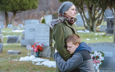 Julia Roberts jako zdesperowana matka i Lucas Hedges w roli ogarniętego narkotykowym  nałogiem syna.