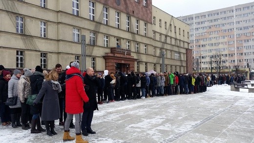 W Rudzie Śląskiej maturzyści zatańczyli poloneza na rynku