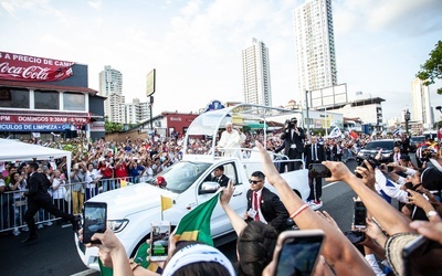 Razem z innymi witaliśmy papieża Franciszka