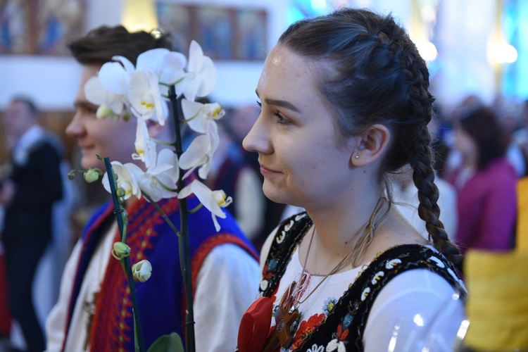 Bierzmowanie i poświęcenie w Obidzy