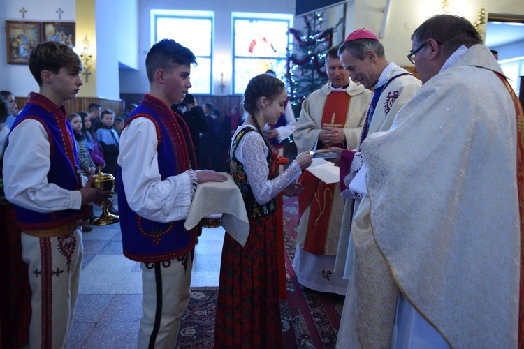 Bierzmowanie i poświęcenie w Obidzy