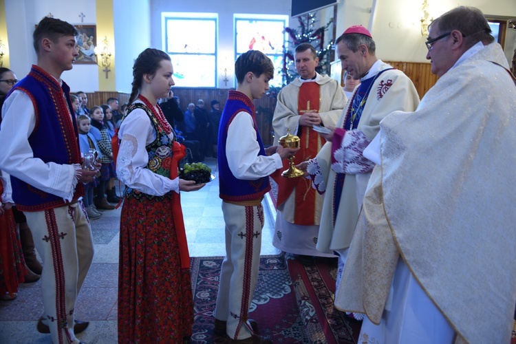 Bierzmowanie i poświęcenie w Obidzy