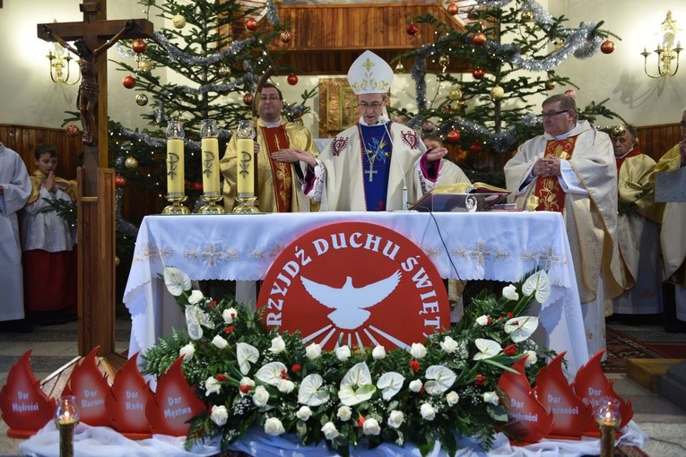 Bierzmowanie i poświęcenie w Obidzy