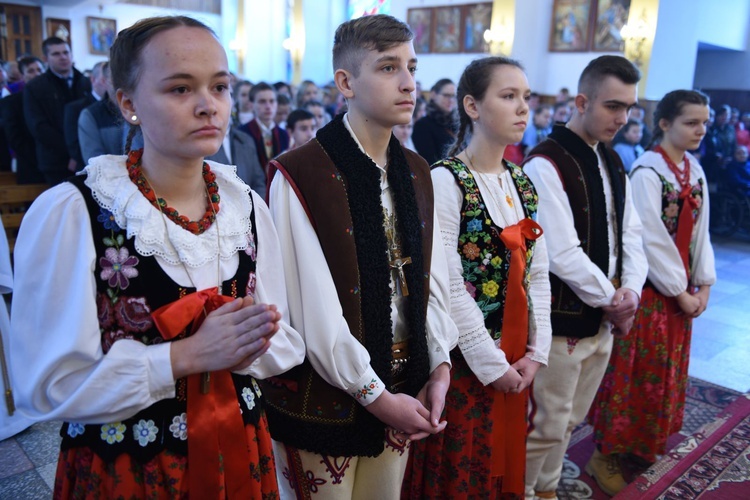 Bierzmowanie i poświęcenie w Obidzy