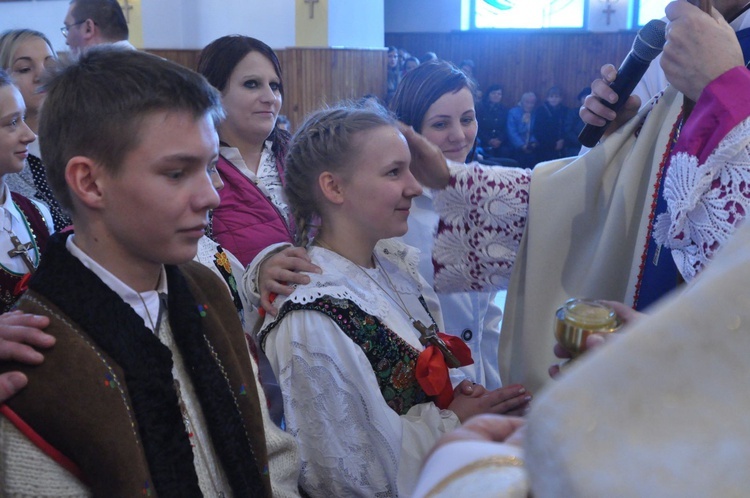 Bierzmowanie i poświęcenie w Obidzy