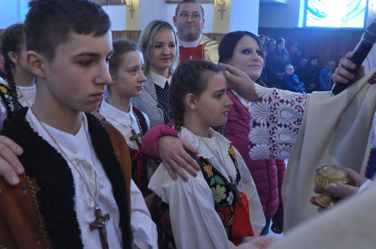 Bierzmowanie i poświęcenie w Obidzy