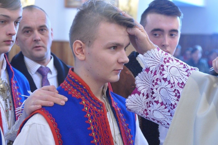 Bierzmowanie i poświęcenie w Obidzy