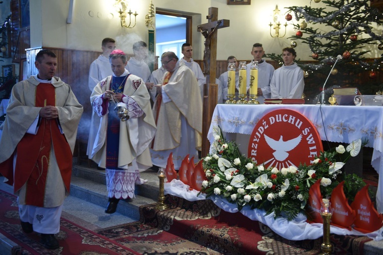 Bierzmowanie i poświęcenie w Obidzy