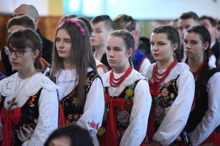 Bierzmowanie i poświęcenie w Obidzy