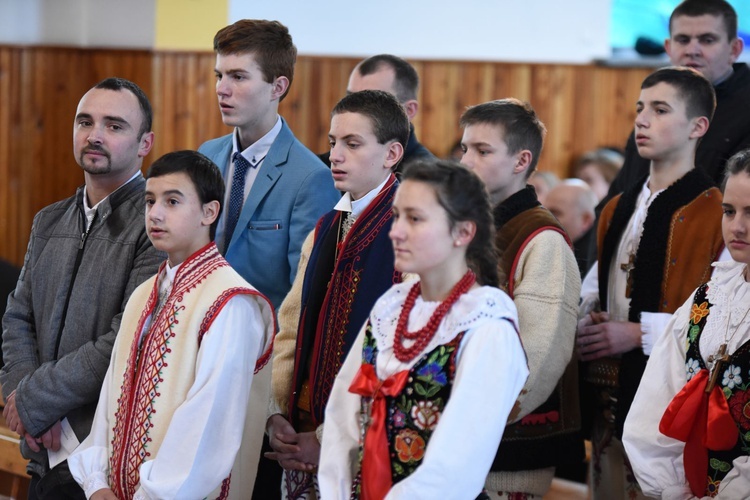 Bierzmowanie i poświęcenie w Obidzy