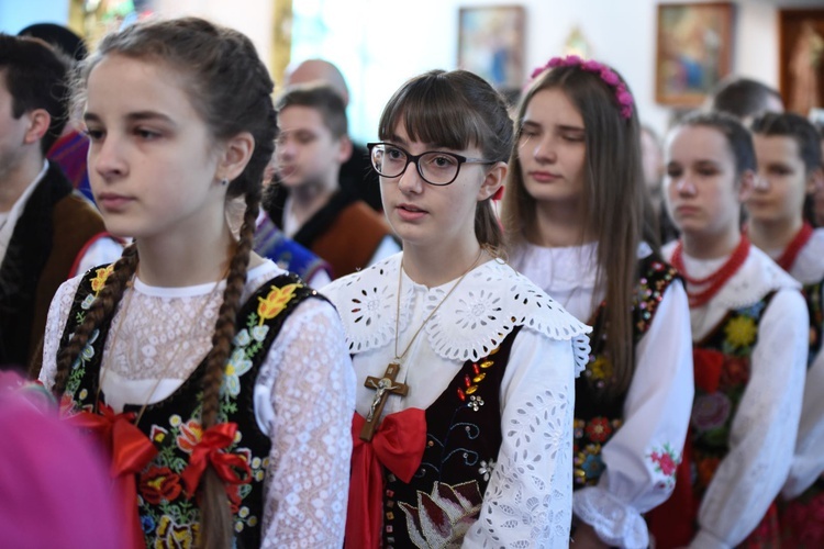 Bierzmowanie i poświęcenie w Obidzy