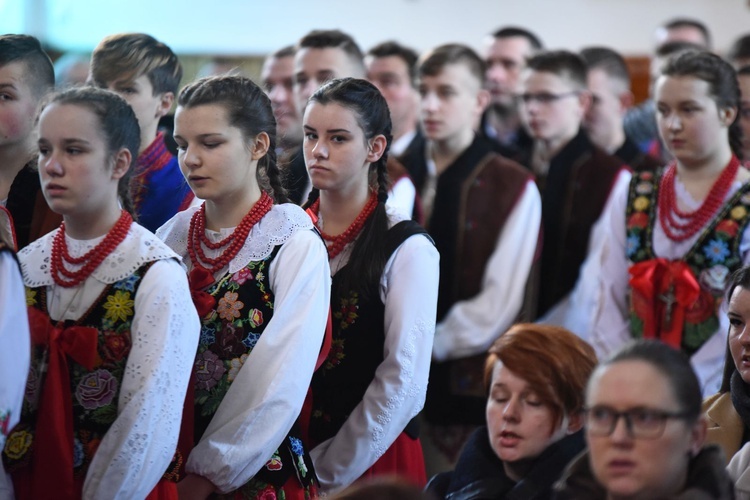 Bierzmowanie i poświęcenie w Obidzy