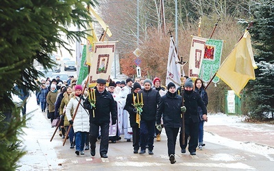 Pasłęckie nabożeństwo rozpoczyna się procesją z cerkwi nad jezioro.