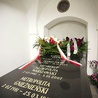 24 stycznia podziemia bazyliki archikatedralnej zostały udostępnione tym, którzy chcieli pomodlić się przy grobie prymasa.