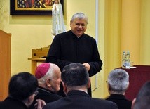 Przybyłych gości przywitał ks. Tadeusz Chlipała, rektor świdnickiego seminarium.
