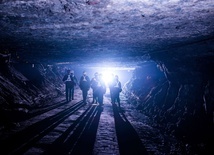Gwałtowny wstrząs w kopalni Rudna. Ratownicy szukają górników