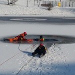 "Dej pozór co niy ujedziesz" - pokaz ratownictwa na lodzie 