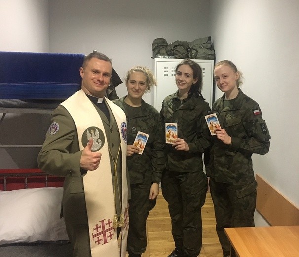 Ksiądz po kolędzie u podchorążych Akademii Wojsk Lądowych