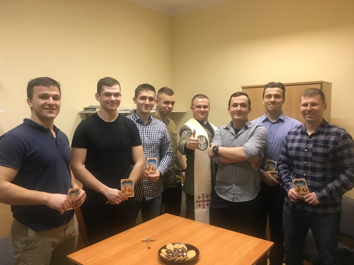 Ksiądz po kolędzie u podchorążych Akademii Wojsk Lądowych