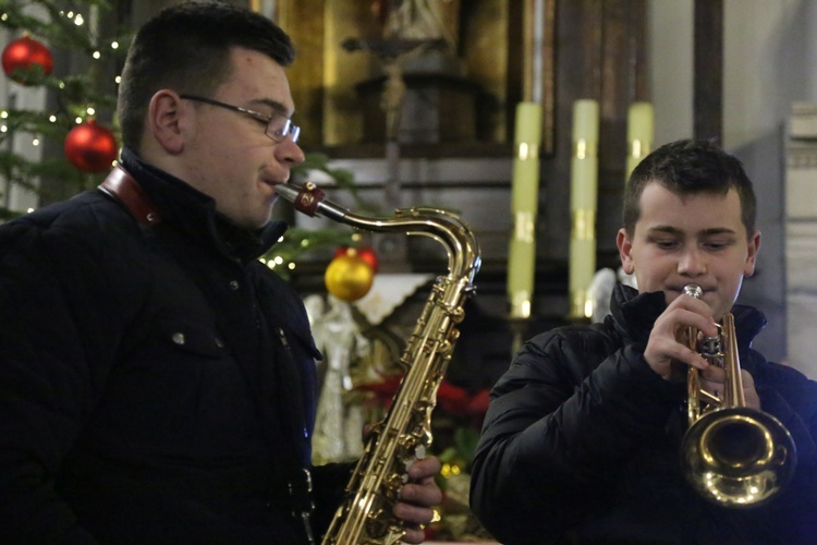 Dekanalne czuwanie młodych w Czchowie