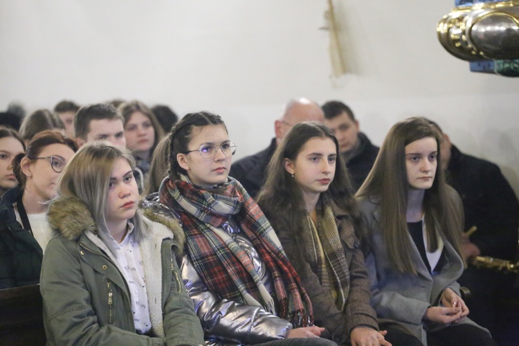 Dekanalne czuwanie młodych w Czchowie
