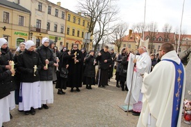 Bp Andrzej F. Dzuba święci świece