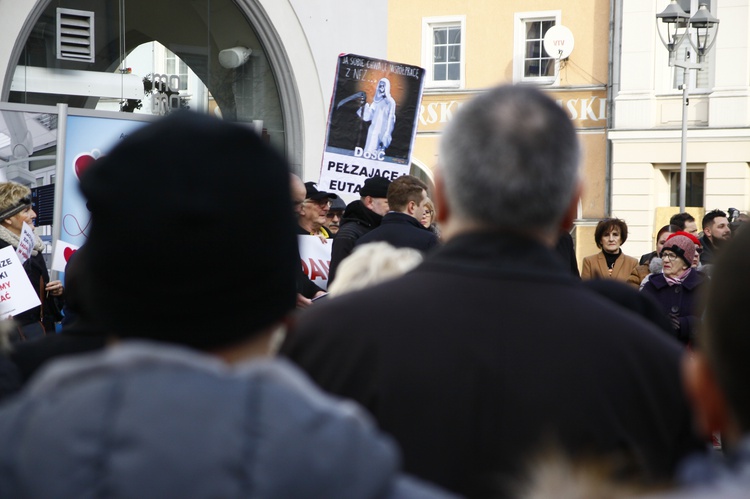 Protest w obronie gliwickiej kardiologii