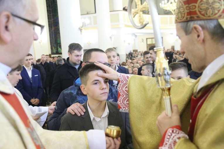 Bierzmowanie u MB Anielskiej w Dębicy