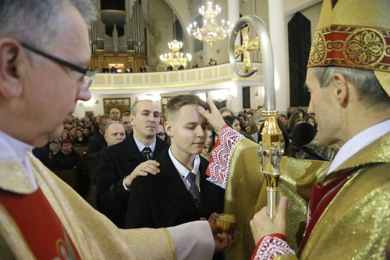 Bierzmowanie u MB Anielskiej w Dębicy