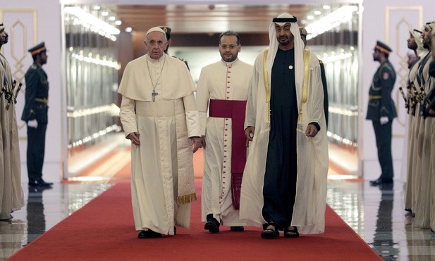 Papież Franciszek przybył do Zjednoczonych Emiratów Arabskich
