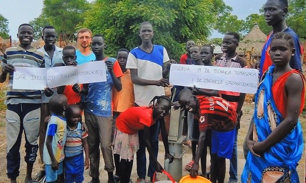 Dzięki pomocy diecezjan bielsko-żywieckich, misjonarze z Sudanu Południowego wybudowali dwie studnie, którym patronują św. Jan Paweł II i błogoslawieni męczennicy z Pariacoto