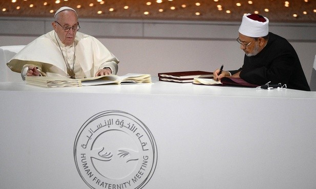 Papież i wielki imam Al-Azhar podisują wspólną deklarację