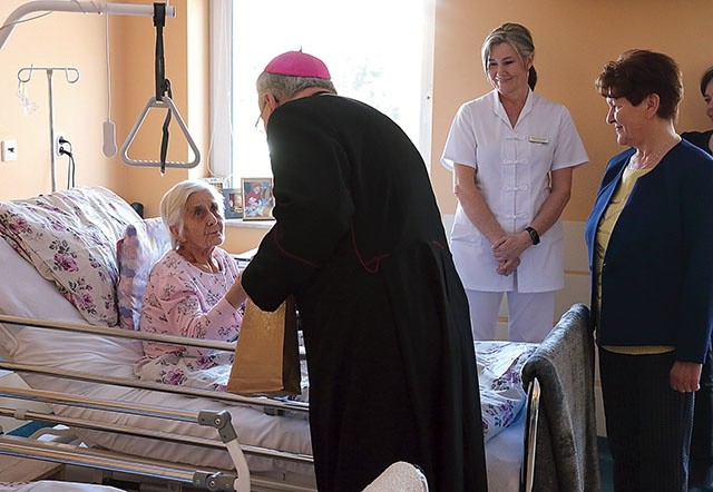 	Światowy Dzień Chorego został ustanowiony przez papieża Jana Pawła II w 1992 roku. Obchodzony jest we wspomnienie Matki Bożej z Lourdes.