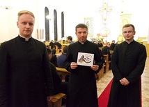 Alumni (od lewej): Karol Dobrasiewicz, Piotr Morawski i Michał Kopciński zachęcają  do przysyłania próśb.