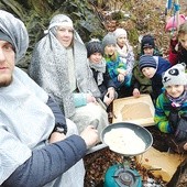 Skauci podczas biegu patrolowego na jednym z punktów.