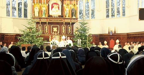 ▲	Mszę św. w kościele cystersów odprawił abp Sławoj Leszek Głódź.