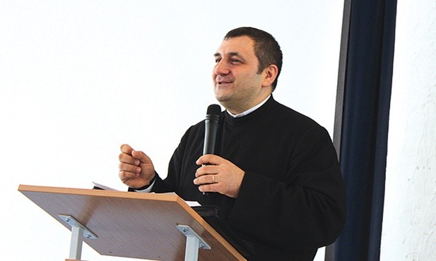 ▲	Ksiądz Ziajka jest jednym z pięciu salwatorianów posługujących w CFD . 