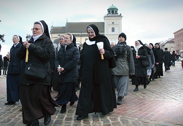 ▲	Przejście w procesji  do bazyliki archikatedralnej.