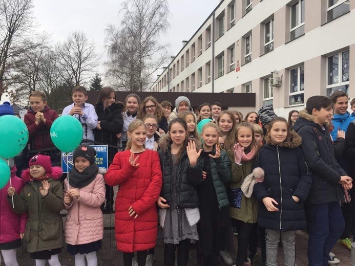 Tysiąc książek od Empiku dla szkoły w Niepołomicach