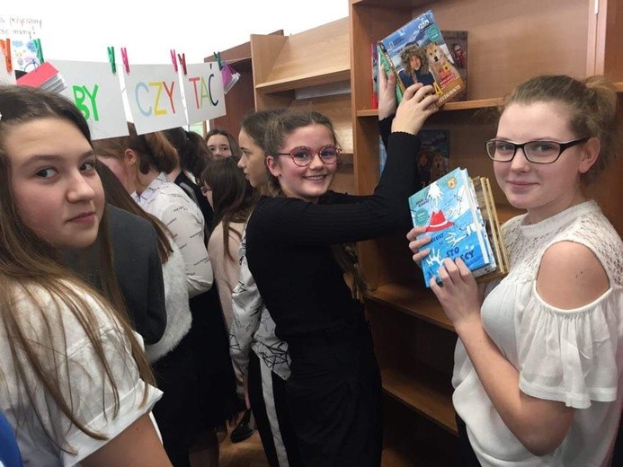 Tysiąc książek od Empiku dla szkoły w Niepołomicach