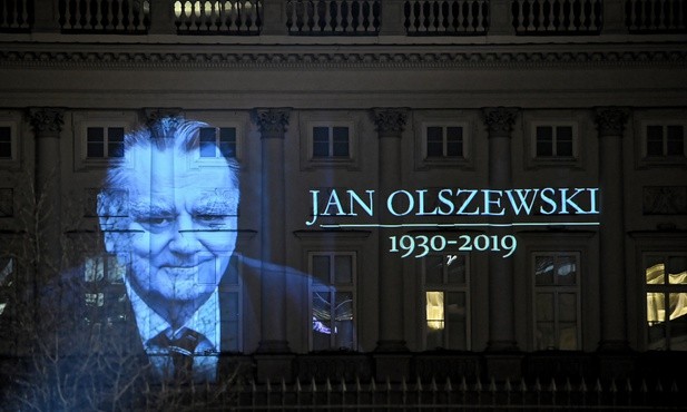 Iluminacja upamiętniająca Jana Olszewskiego na Pałacu Prezydenckim