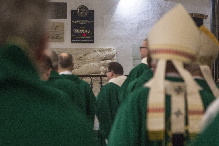 Tablica ku czci abp. Teodorowicza