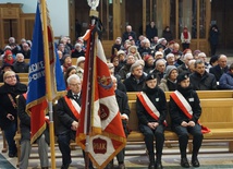 Podczas uroczystości obecne były poczty sztandarowe organizacji kombatanckich i szkół