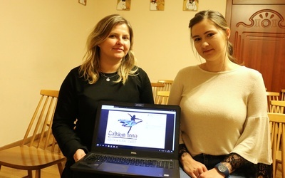 Klaudia Miśkiewicz (z lewej) i Dominika Waniek zapraszają na kolejne spotkanie w DA