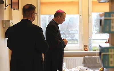 Pacjenci oddziałów hematologii i neurologii spotkali się z duszpasterzem diecezji zielonogórsko-gorzowskiej.