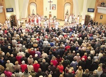 Niedziela, a zwłaszcza Msza św., jest najważniejszym wydarzeniem ewangelizacyjnym w parafii.