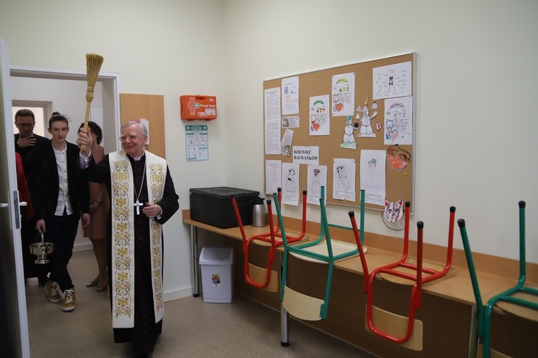 Poświęcenie katolickiej szkoły podstawowej w Rabce