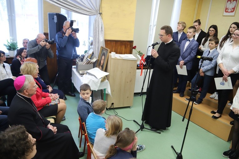 Poświęcenie katolickiej szkoły podstawowej w Rabce