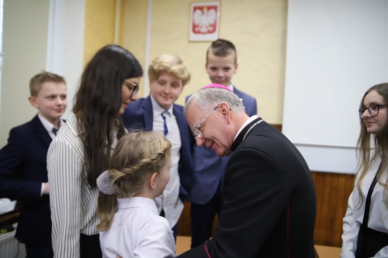 Poświęcenie katolickiej szkoły podstawowej w Rabce