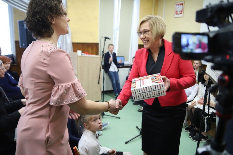 Poświęcenie katolickiej szkoły podstawowej w Rabce